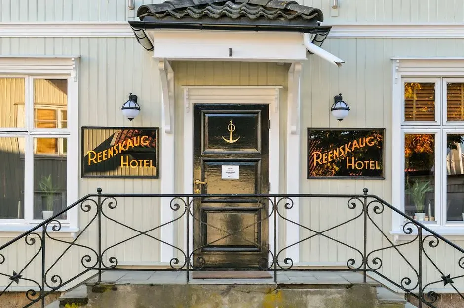 A Clean, Uncluttered Entryway (Image Credits: Pexels)