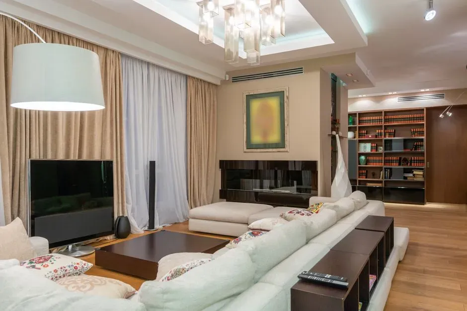 Lighting choices shape emotional atmosphere more than most people realize (Image Credits: Pexels)