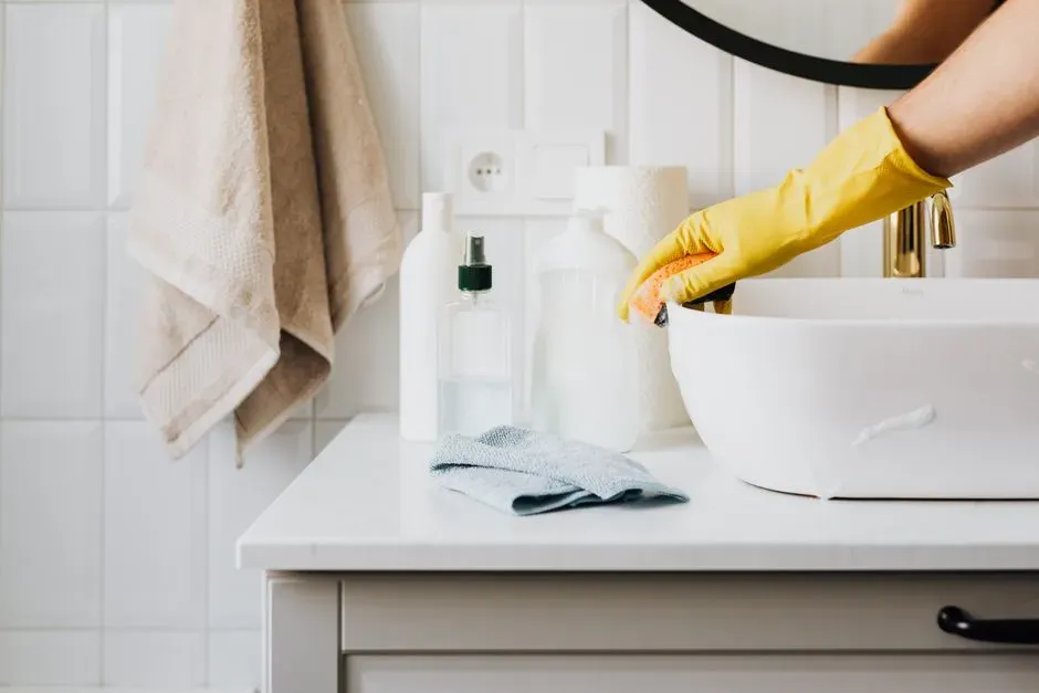 Decluttering to let light and space breathe (Image Credits: Pexels)
