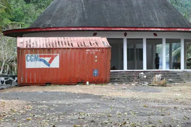 12. Large Shipping Containers and Storage Units (Image Credits: By USGS/Bruce Jaffe, Public domain, https://commons.wikimedia.org/w/index.php?curid=25439342)