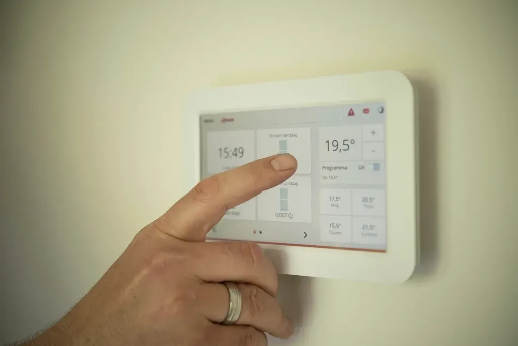 A cool, well-regulated room temperature (Image Credits: Rawpixel)