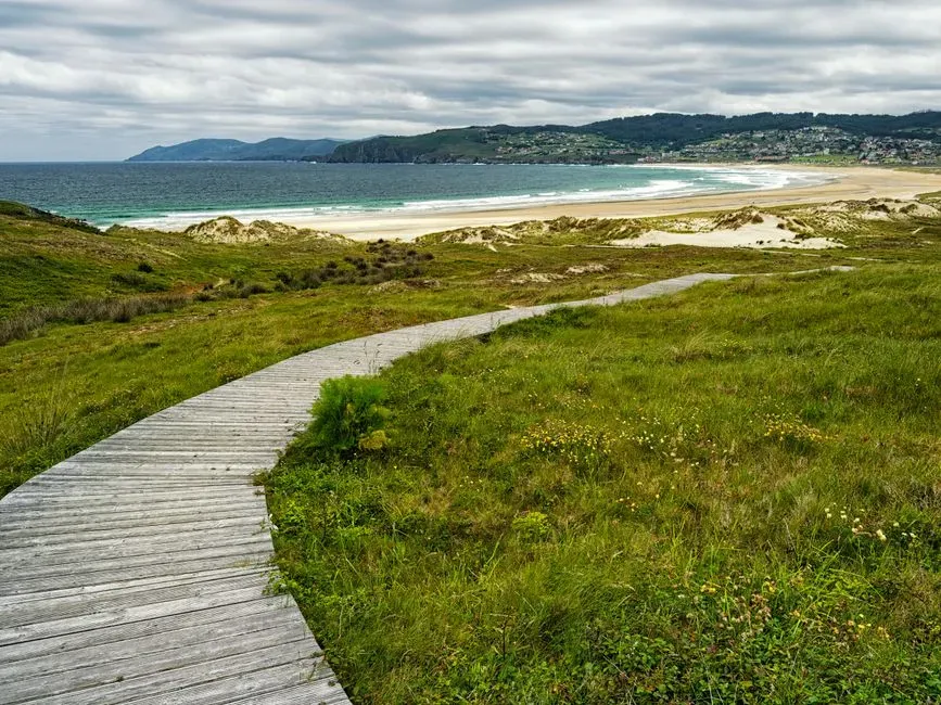 Beach boardwalks and coastal promenades (Image Credits: Pexels)