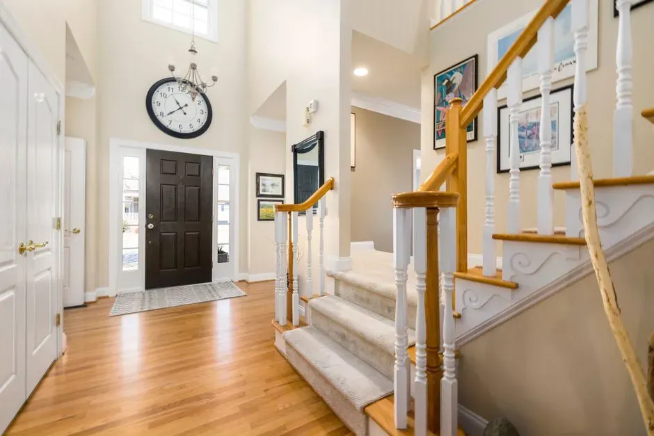 Wall art and personal touches (Image Credits: Pexels)