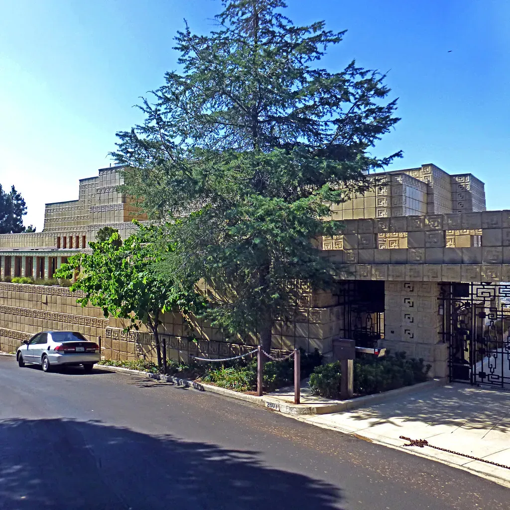 The Ennis House, Los Angeles, California (1924): Concrete as Canvas (pom'., Flickr, CC BY-SA 2.0)