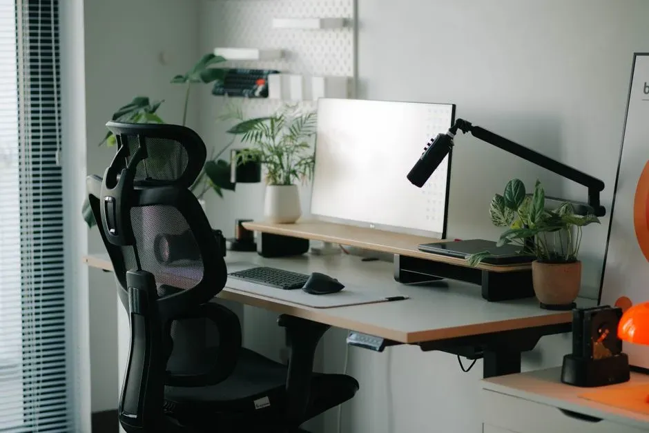Screens, keyboards, and the small details that add up (Image Credits: Pexels)