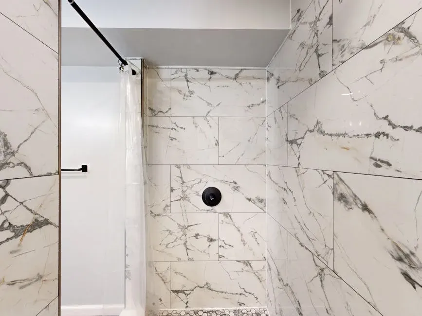 10. Oversized Tiles That Flatten Smaller Spaces (Image Credits: Pexels)