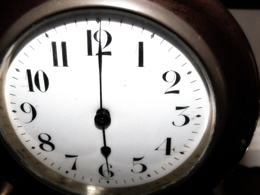 Non-Functional or Stopped Clocks (image credits: flickr)