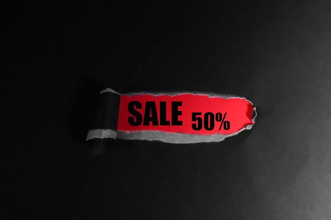 Seasonal Clearance Follows a Predictable Pattern (Image Credits: Unsplash)