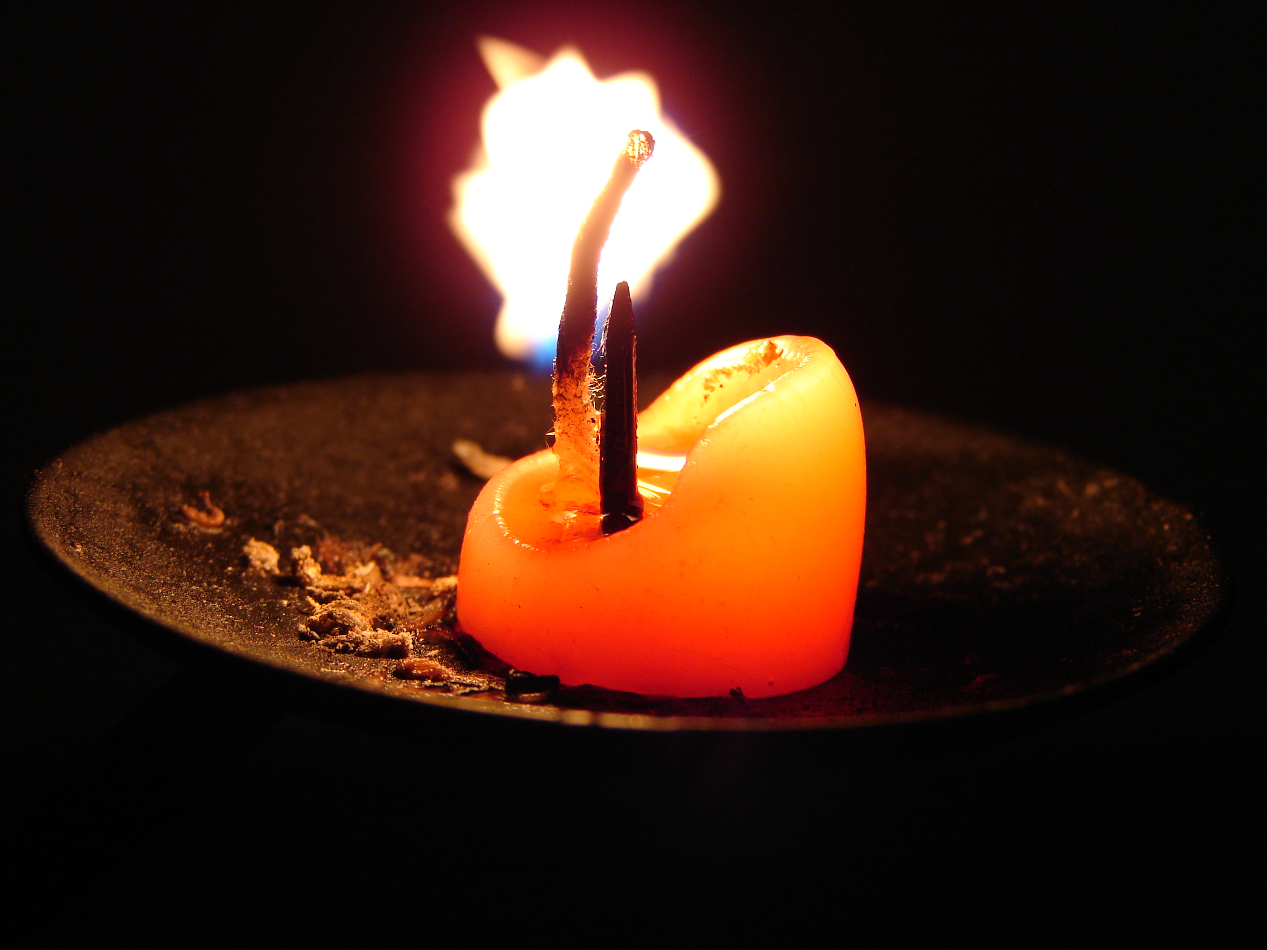 Old and Burnt-Out Candles (image credits: wikimedia)