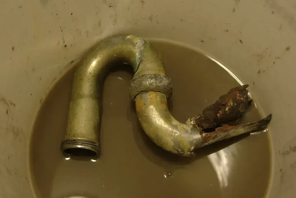6. Installing the Wrong Materials or Using Mismatched Metals (Image Credits: Flickr)