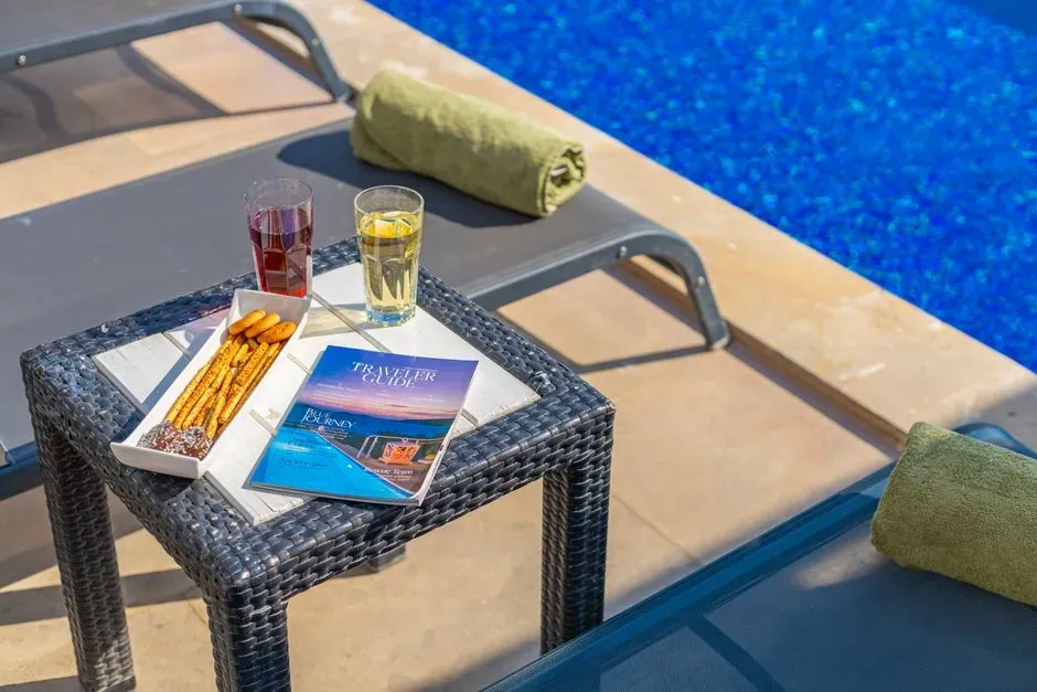 Poolside lounge seating (Image Credits: Pexels)