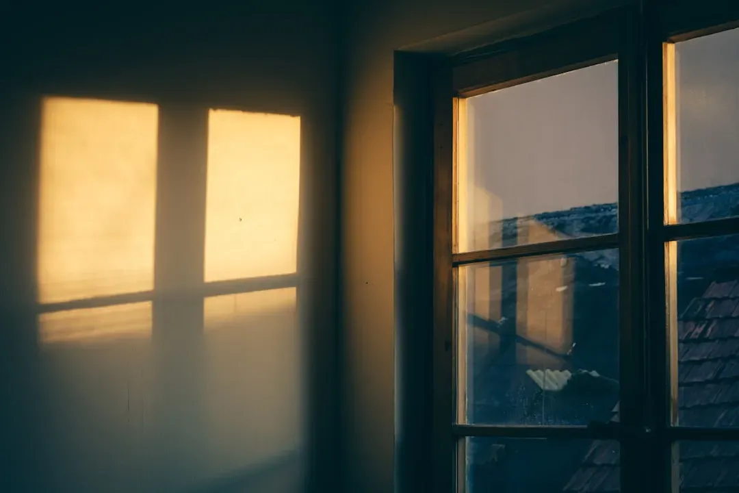 Rooms Built Around Air, Light, and Materials (Image Credits: Unsplash)