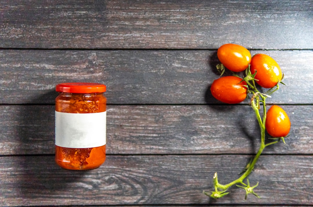Acidic and Oily Foods Cause Chemical Leaching (image credits: unsplash)