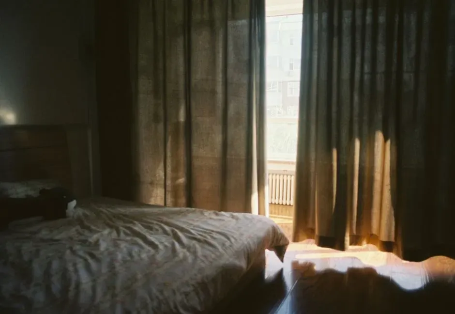 Morning light and better sleep (Image Credits: Pexels)