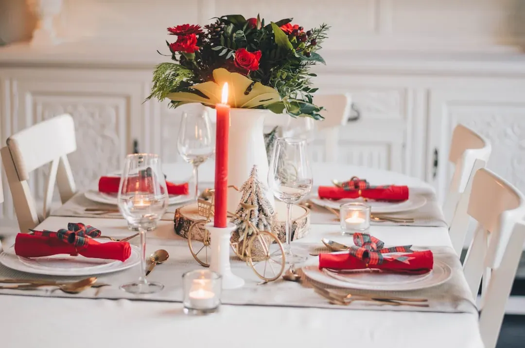 Reconsider your table centerpiece routine (Image Credits: Unsplash)