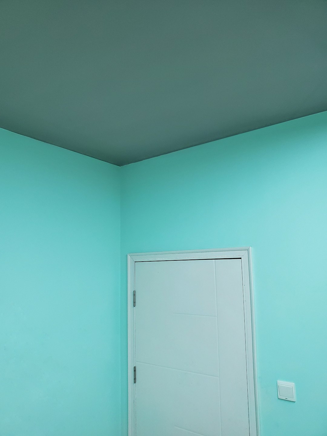 Glossy Paint Finishes Throughout (Image Credits: Unsplash)