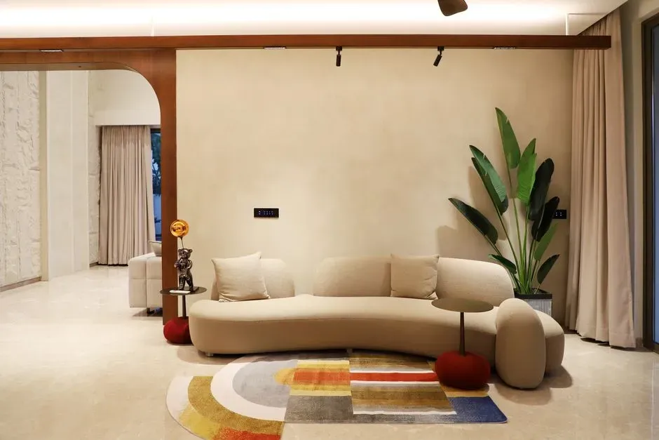 Curved furniture over sharp lines (Image Credits: Pexels)