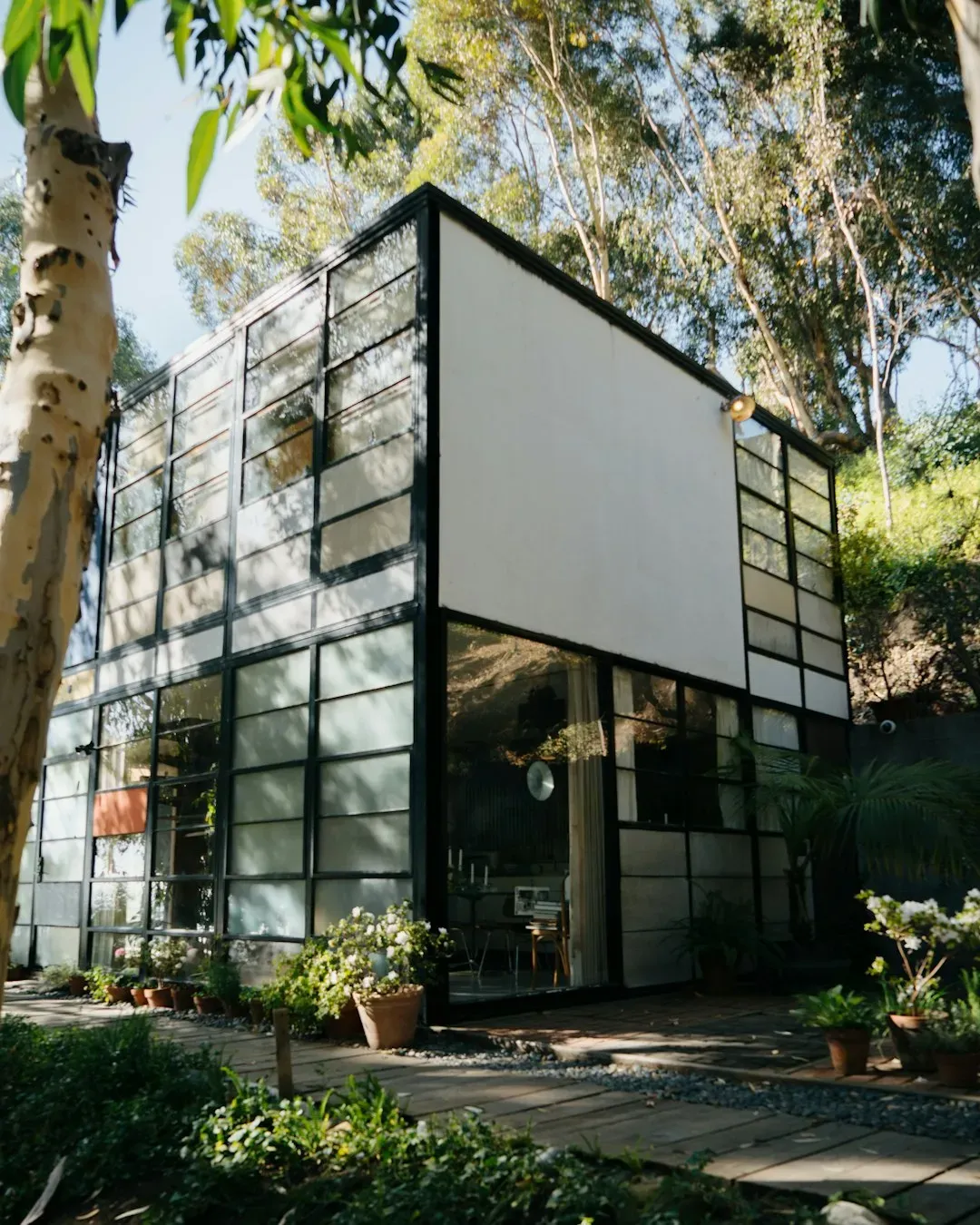 The Eames House, Pacific Palisades, California (1949): The Beauty of Prefabrication (Image Credits: Unsplash)