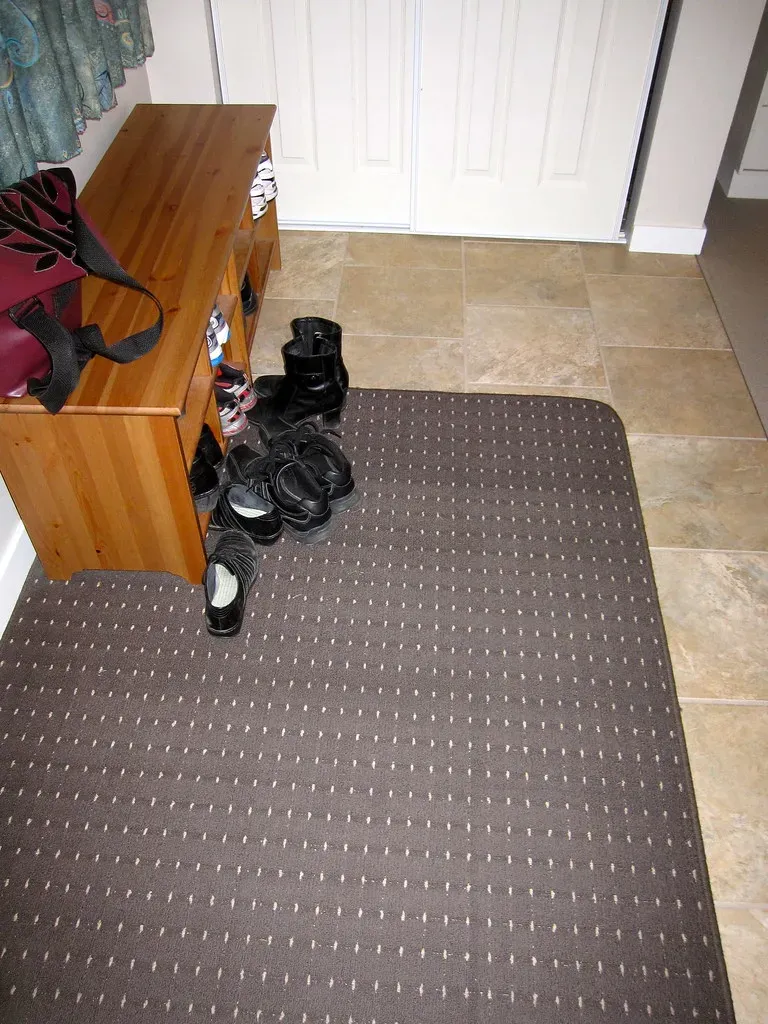 10. Hallway and Entryway Overflow (CEThompson, Flickr, CC BY 2.0)