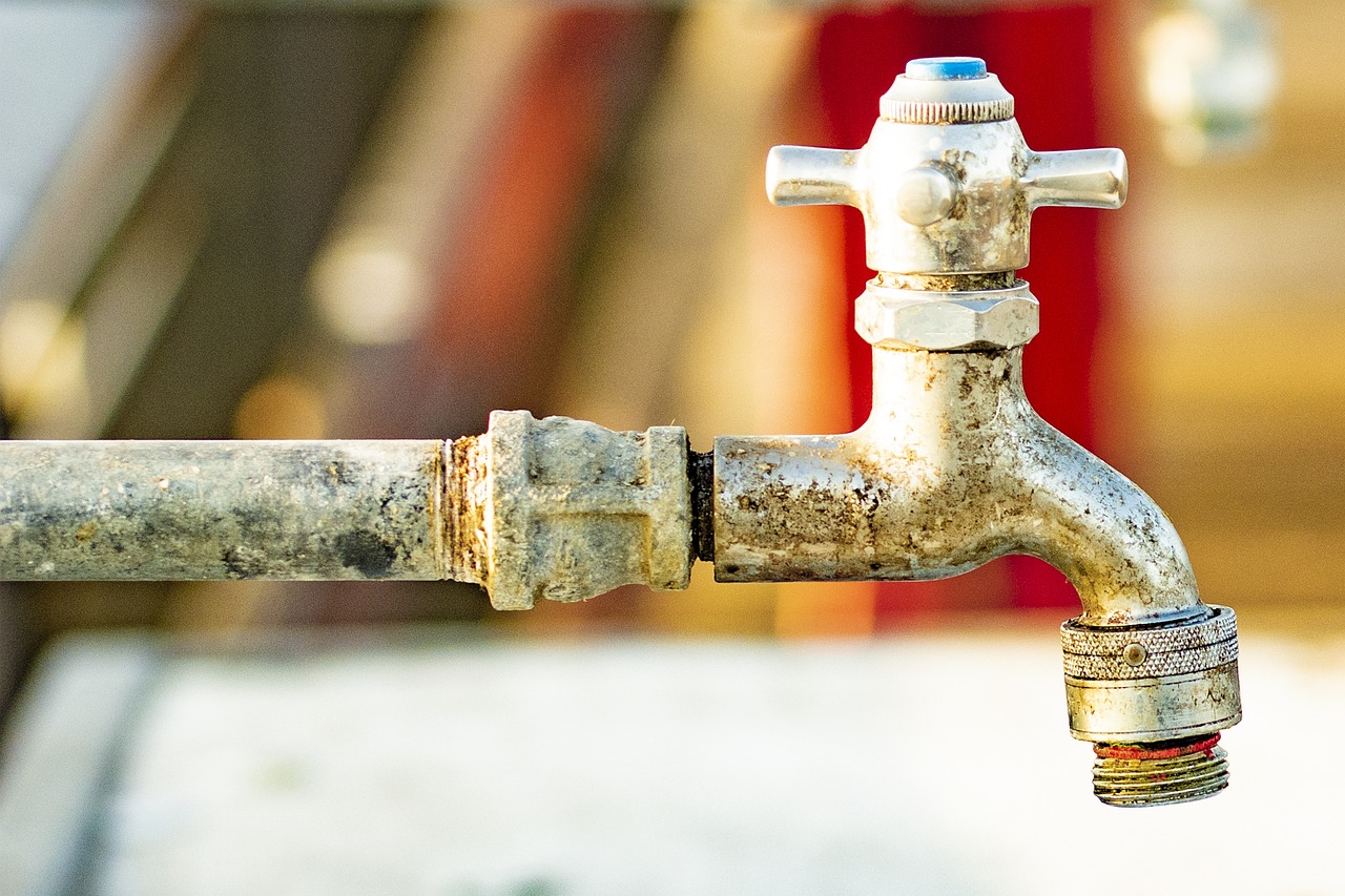 Hiding Plumbing Shutoff Valves (Image Credits: Pixabay)