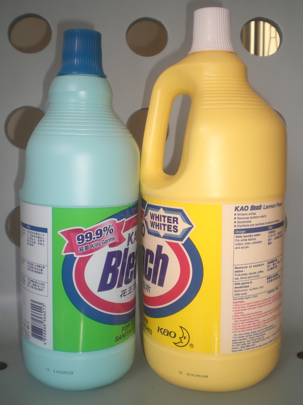 Bleach and Chemical Cleaners (image credits: By Meadohsum, CC BY-SA 3.0, https://commons.wikimedia.org/w/index.php?curid=8401895)