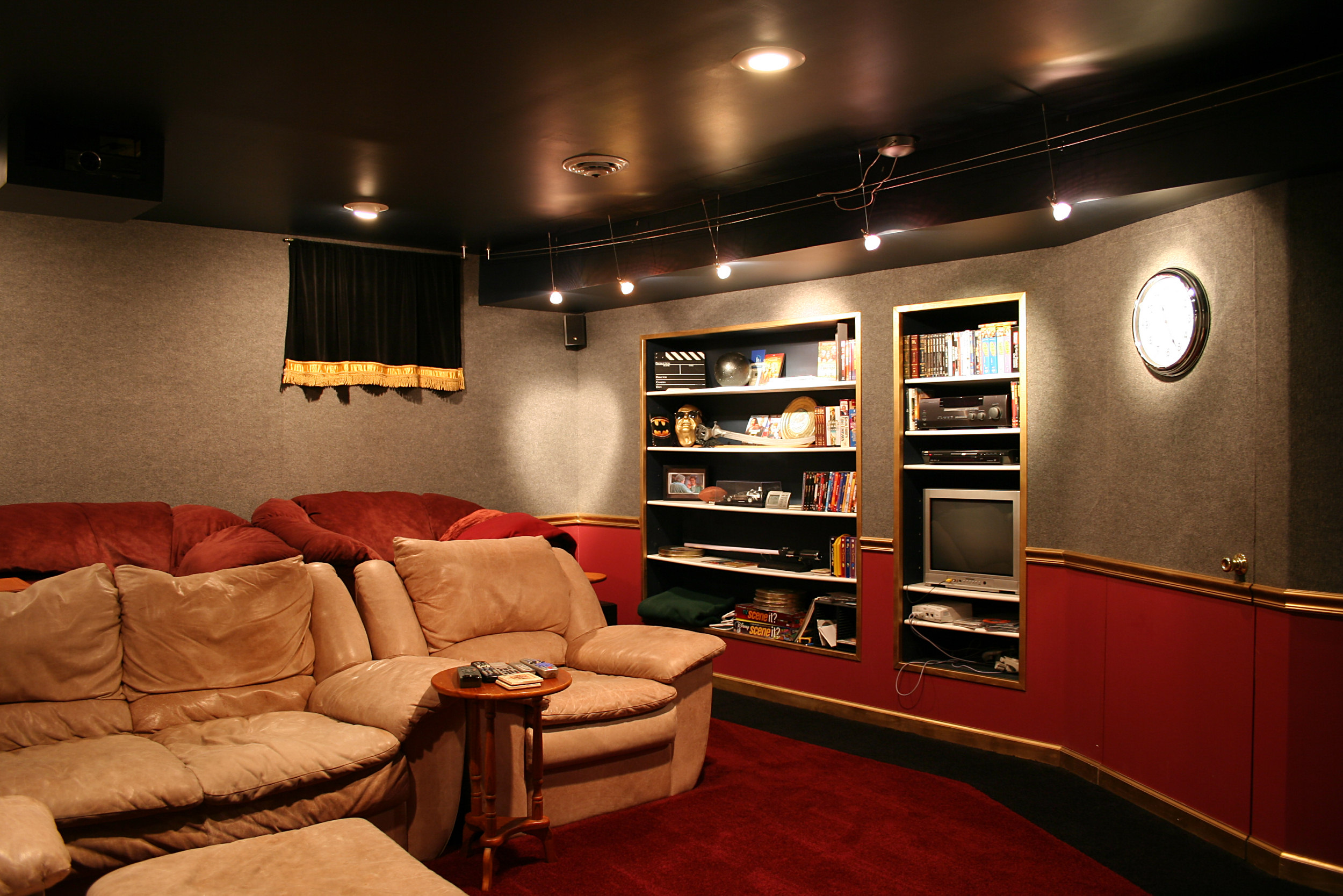 Dedicated Home Theater Rooms (image credits: wikimedia)