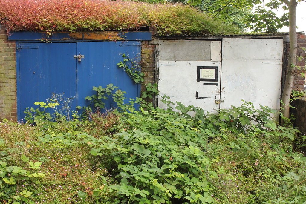 Over-the-Top Landscaping Features (image credits: flickr)