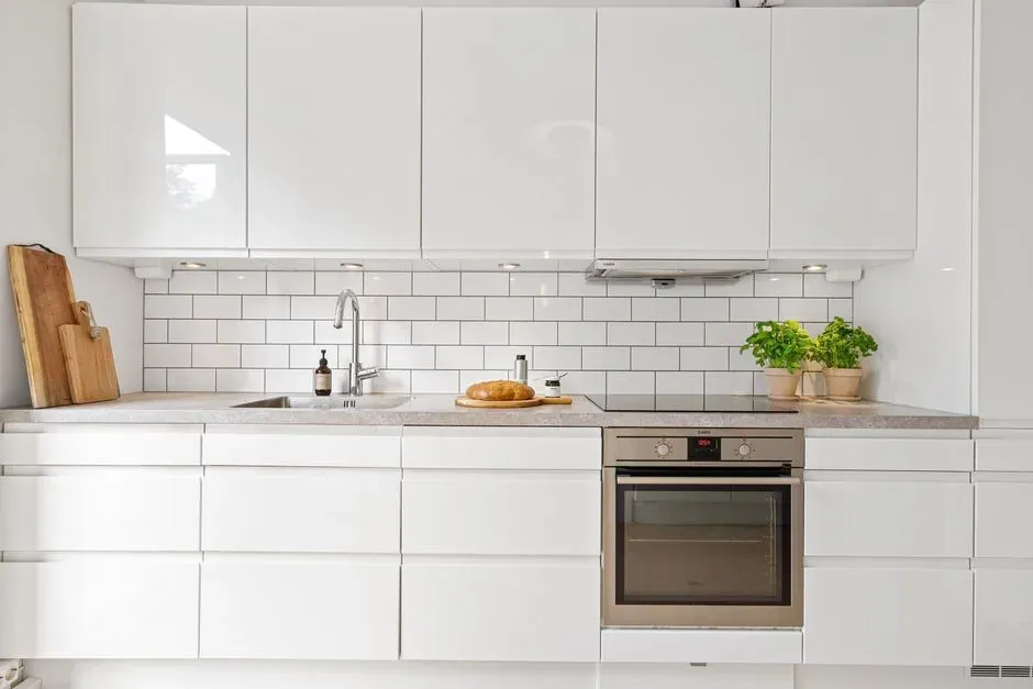 2. Install a tile backsplash (Image Credits: Pexels)