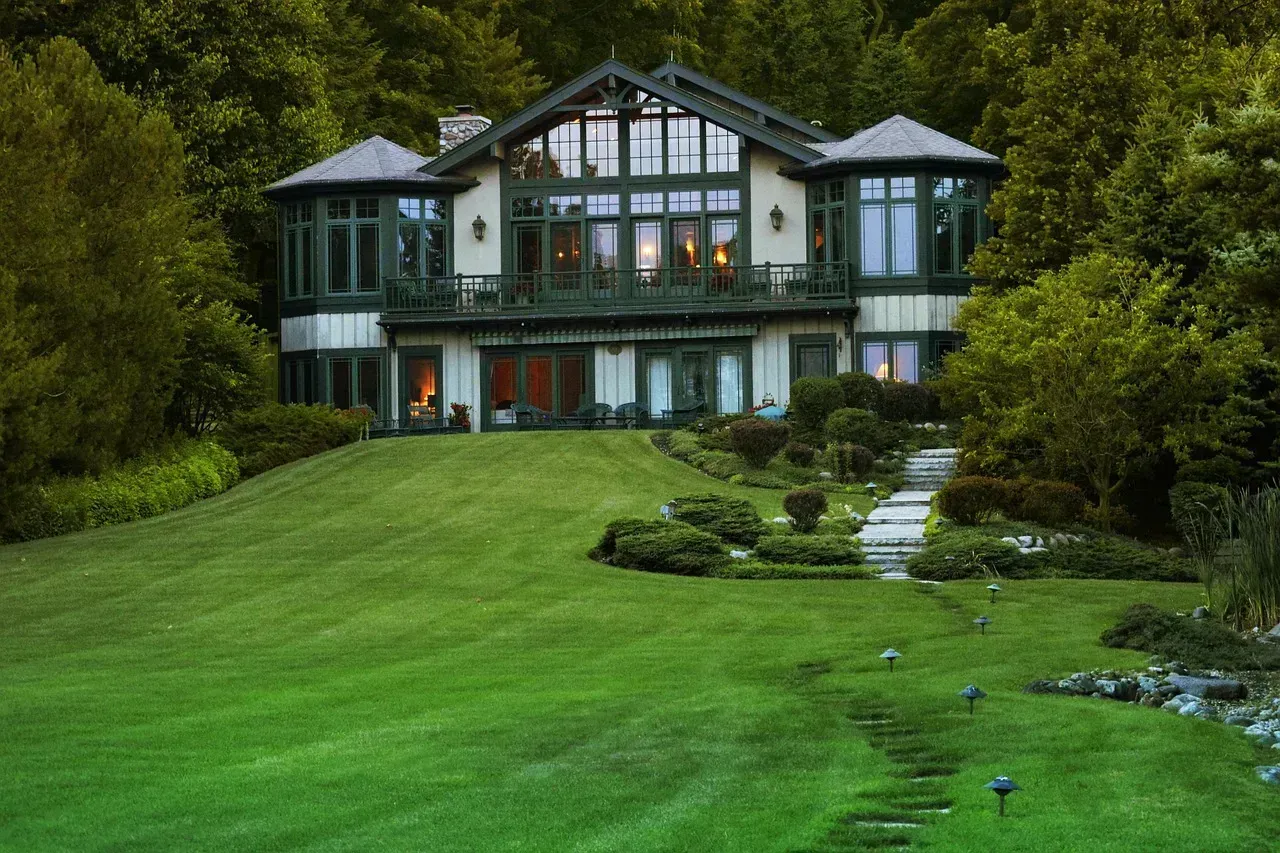 2. The Lot Is Larger Than It Appears (Image Credits: Pixabay)