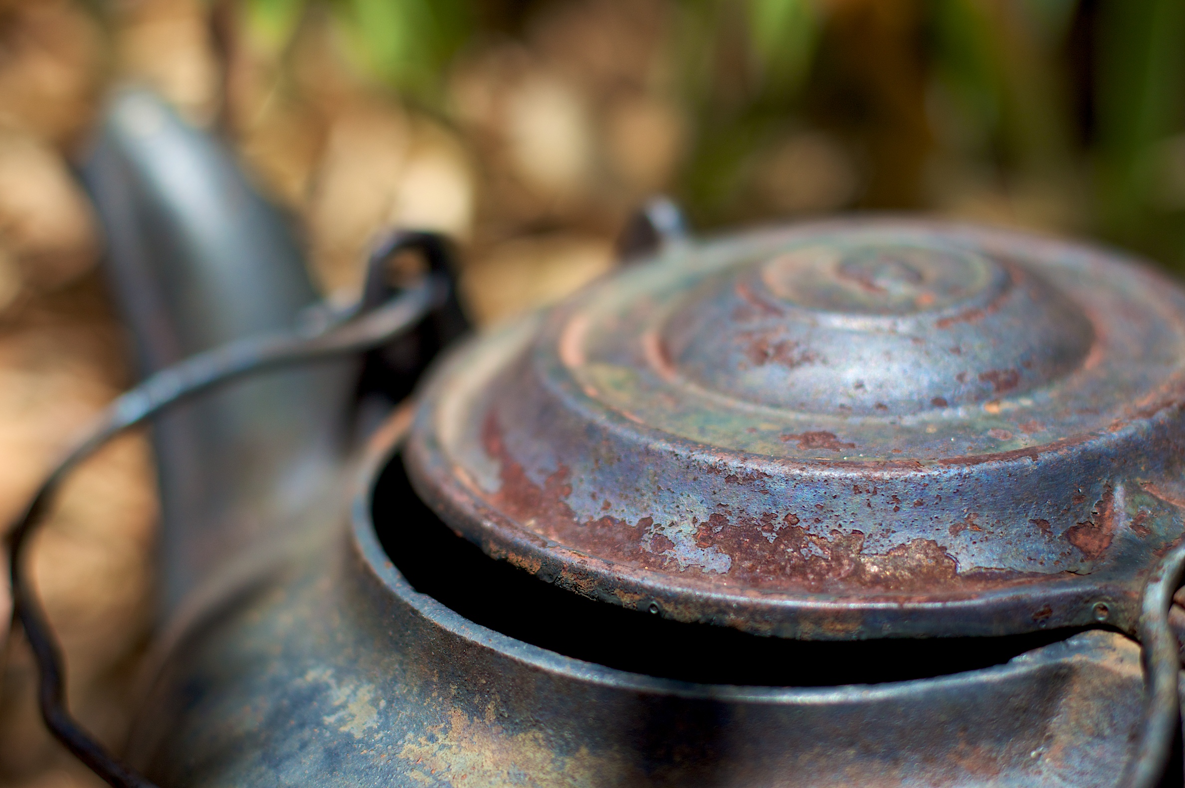 Rusted Metal Containers That Allow Contamination (image credits: By cogdogblog, CC BY 2.0, https://commons.wikimedia.org/w/index.php?curid=57003939)
