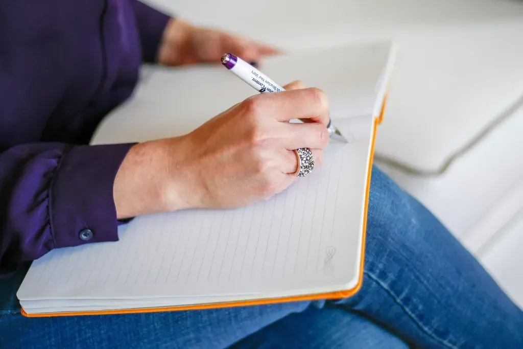 Handwritten notes and small rituals (Image Credits: Rawpixel)