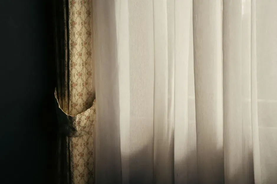 Window Treatments That Let Light In (Image Credits: Pexels)