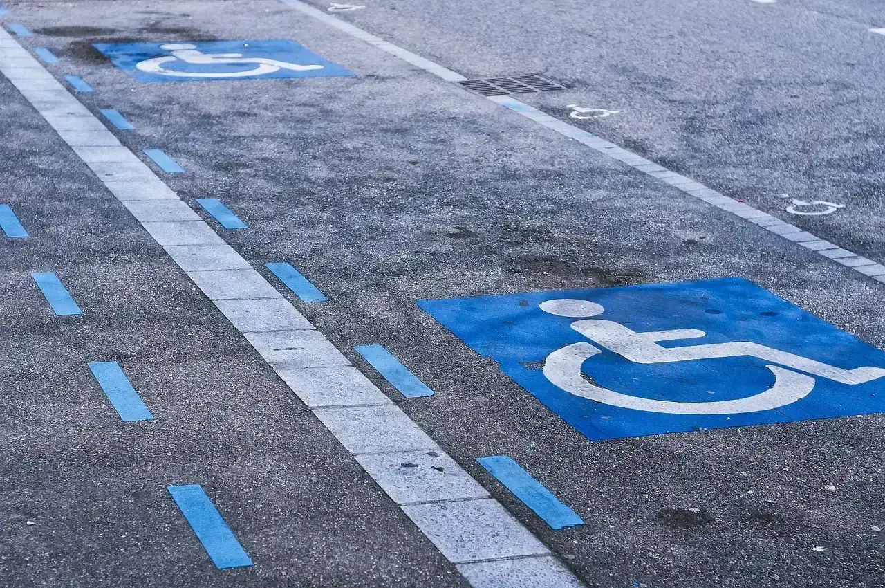 Accessible parking and clear entry instructions (Image Credits: Pixabay)