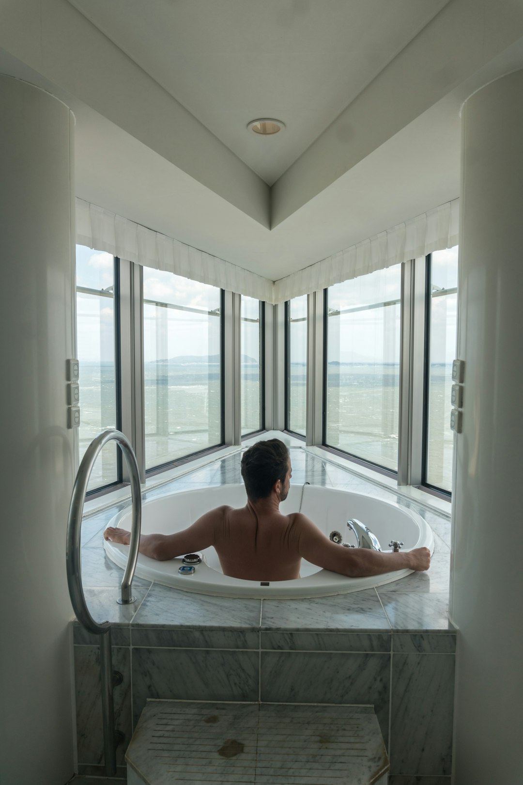 Built-in Jacuzzi Tubs (Image Credits: Unsplash)