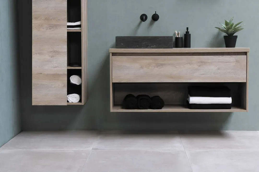 Bathrooms That Maximize Every Inch (Image Credits: Unsplash)