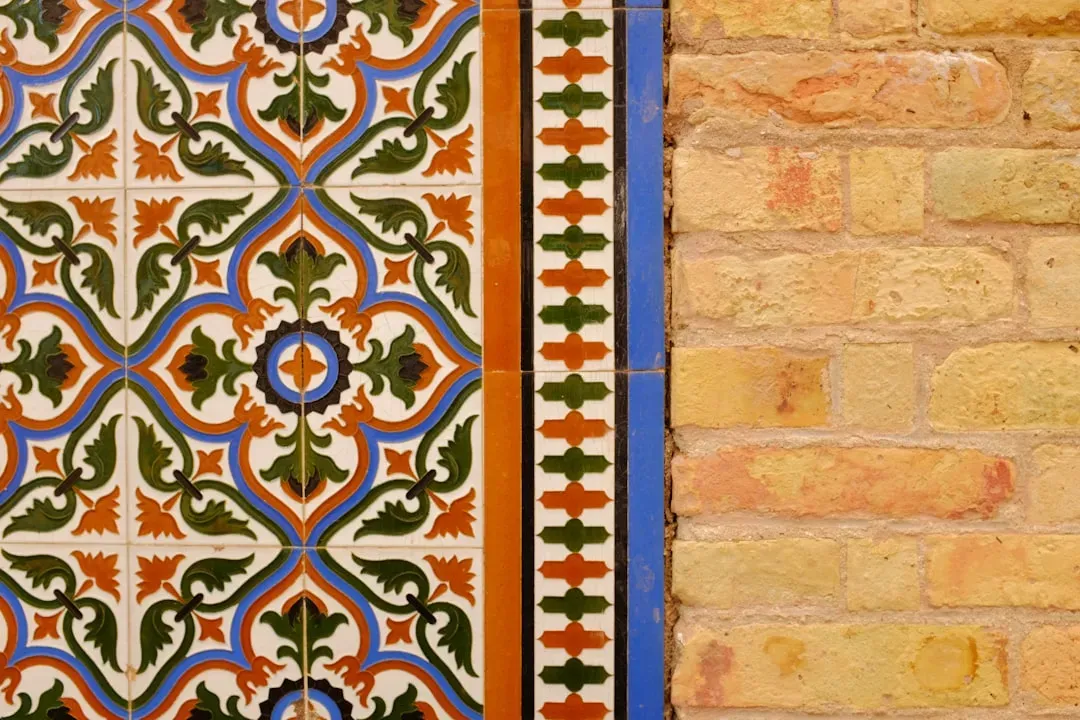 Spanish Colonial Revival: Timeless Romance in Stucco and Tile (Image Credits: Unsplash)