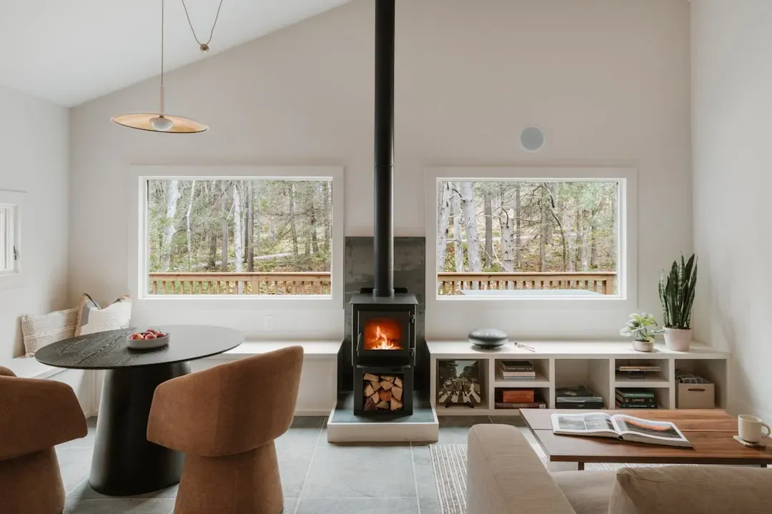 Storage Solutions Built Into the Nook (Image Credits: Unsplash)