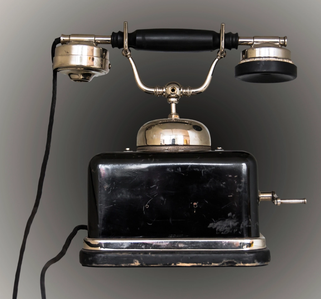 Old Technology and Electronics (image credits: rawpixel)