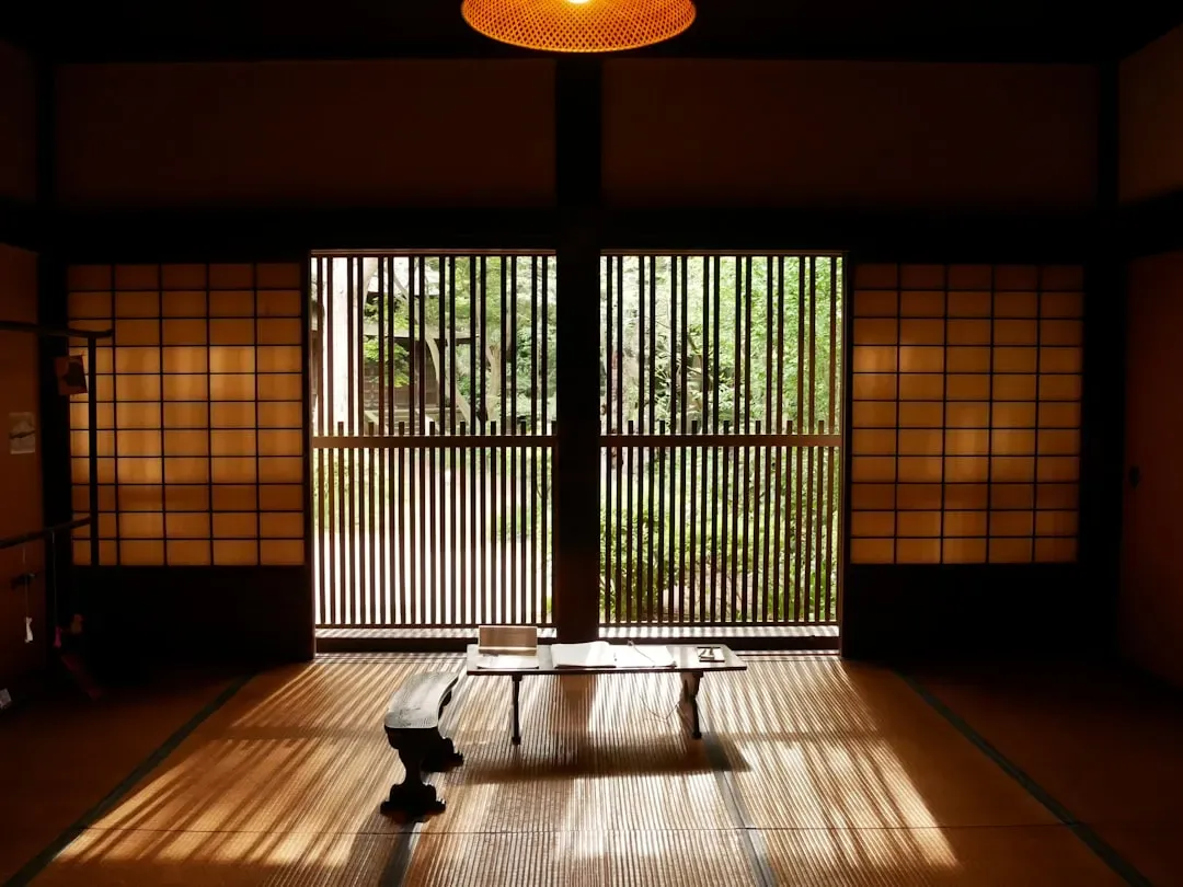 A minimalist floor seating area (Image Credits: Unsplash)
