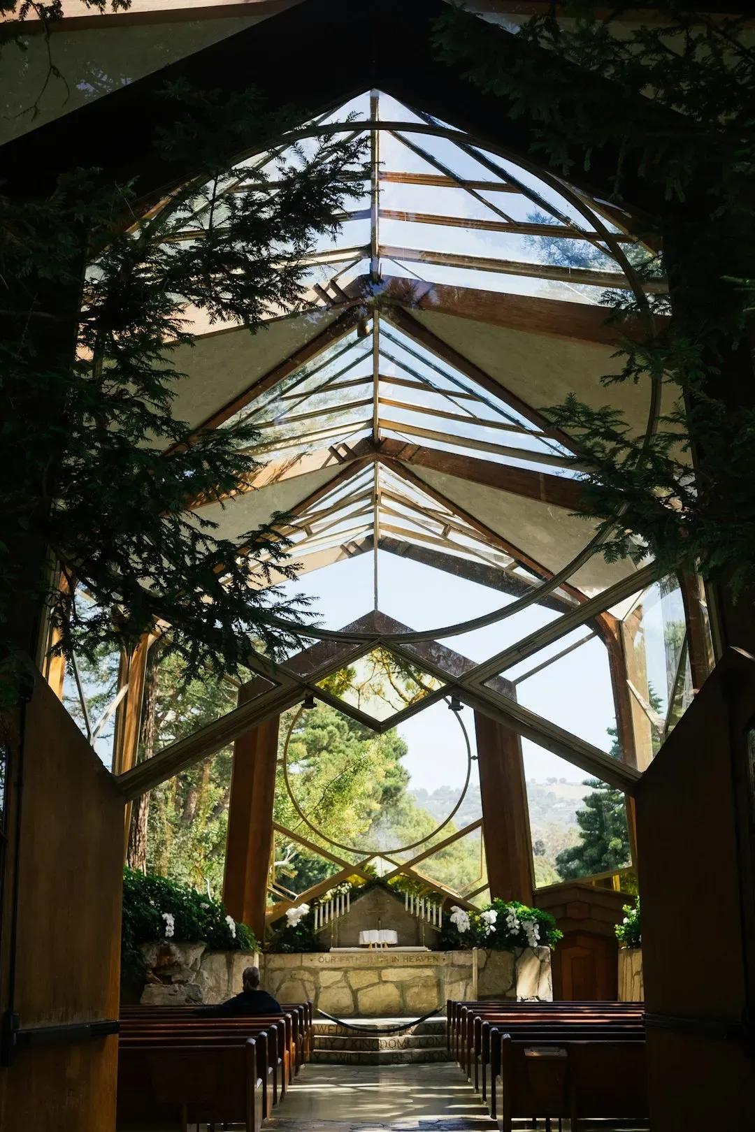 Floor-to-Ceiling Glass and the California Light (Image Credits: Unsplash)