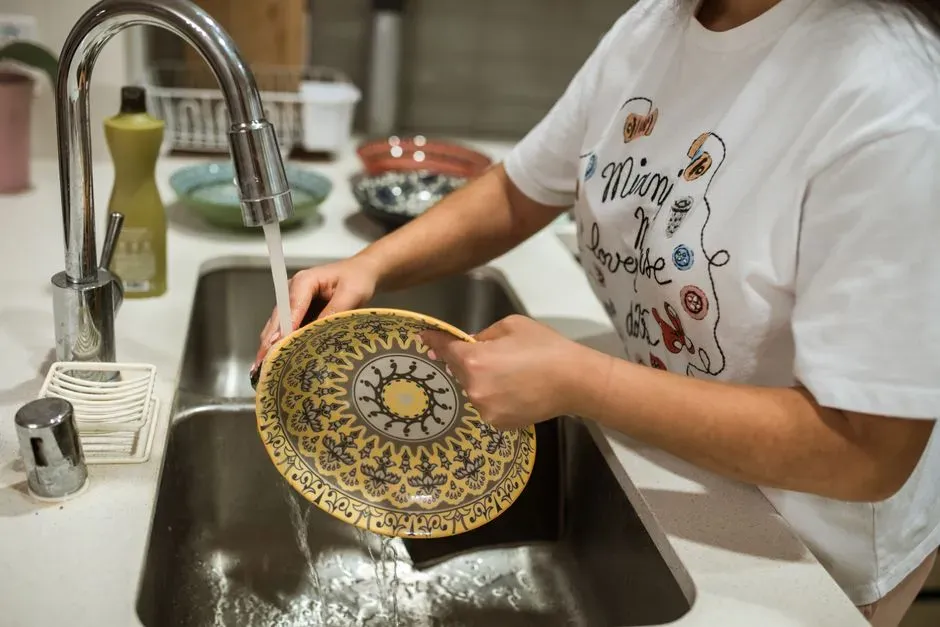 Clean as you cook (Image Credits: Pexels)