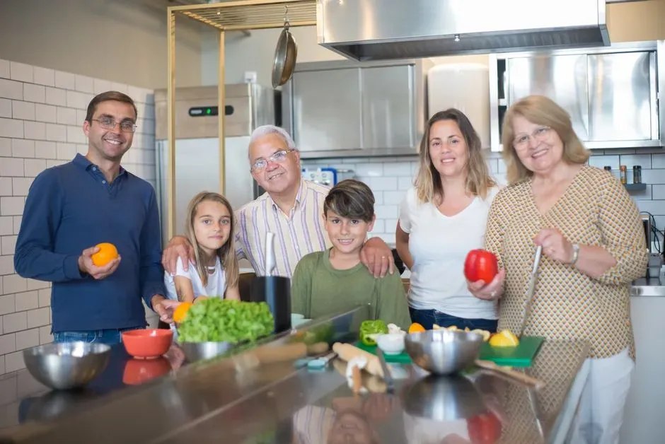 The Generational Divide in Who Still Cooks From Scratch (Image Credits: Pexels)