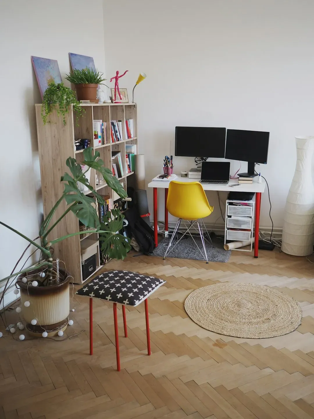 A home office pocket (Image Credits: Unsplash)