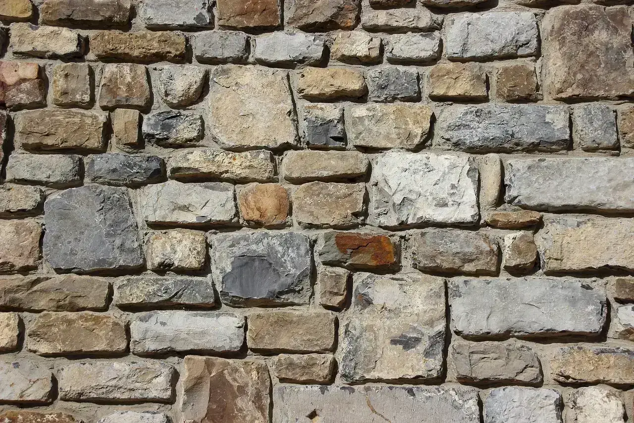 Manufactured Stone Veneer: Affordable Elegance (Image Credits: Pixabay)