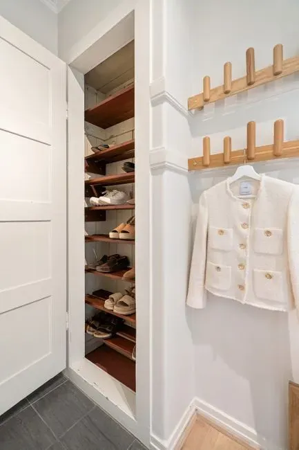 The Power of a Well-Organized Entryway (Image Credits: Pexels)