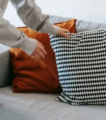 Do a nightly five-minute reset (Image Credits: Pexels)