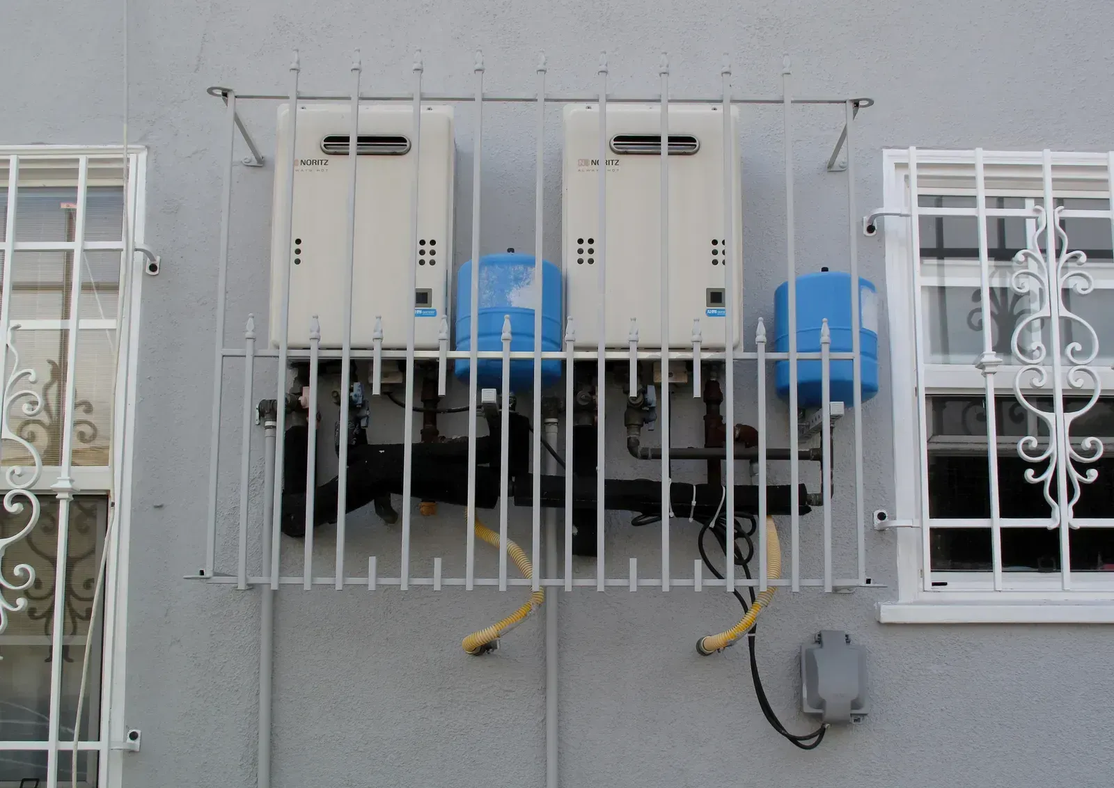 2. The Water Heater: Running Hot Around the Clock (By Downtowngal, CC BY-SA 4.0, https://commons.wikimedia.org/w/index.php?curid=101701079)
