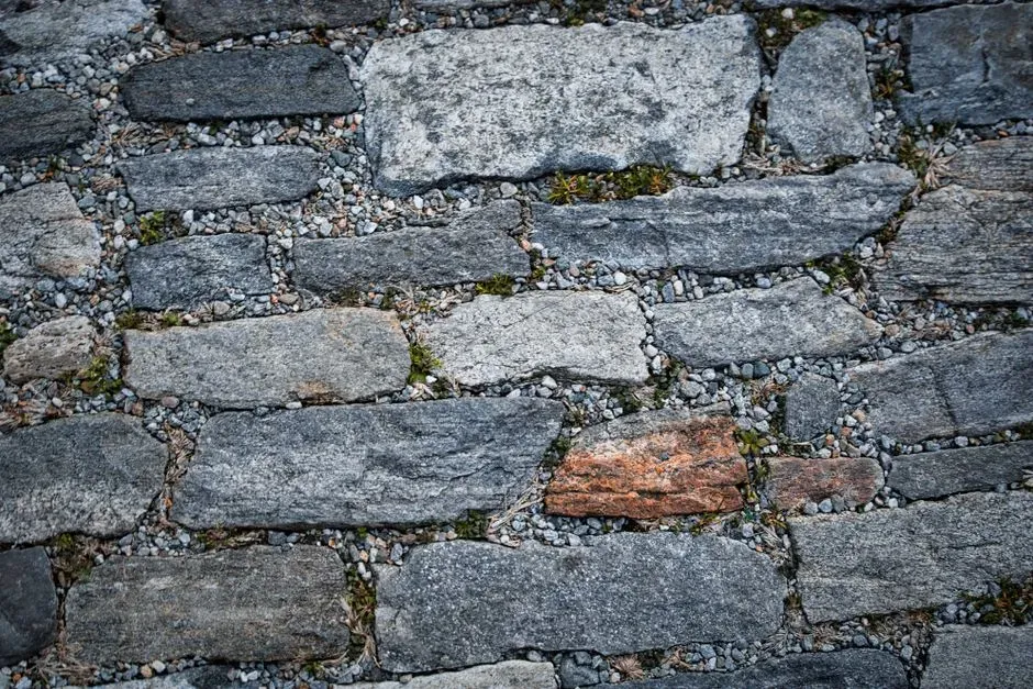Stone surfaces and the appeal of natural texture (Image Credits: Pexels)