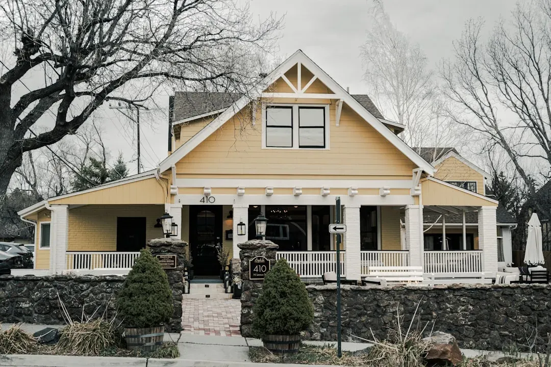 Craftsman Bungalows and Their Quiet Comeback (Image Credits: Unsplash)