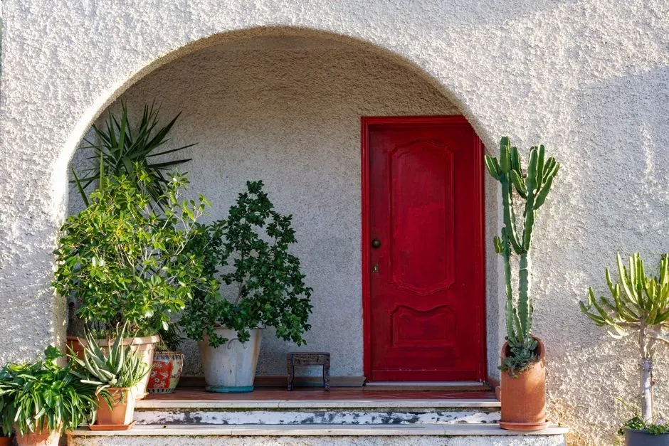 Hallways and entryways (Image Credits: Pexels)